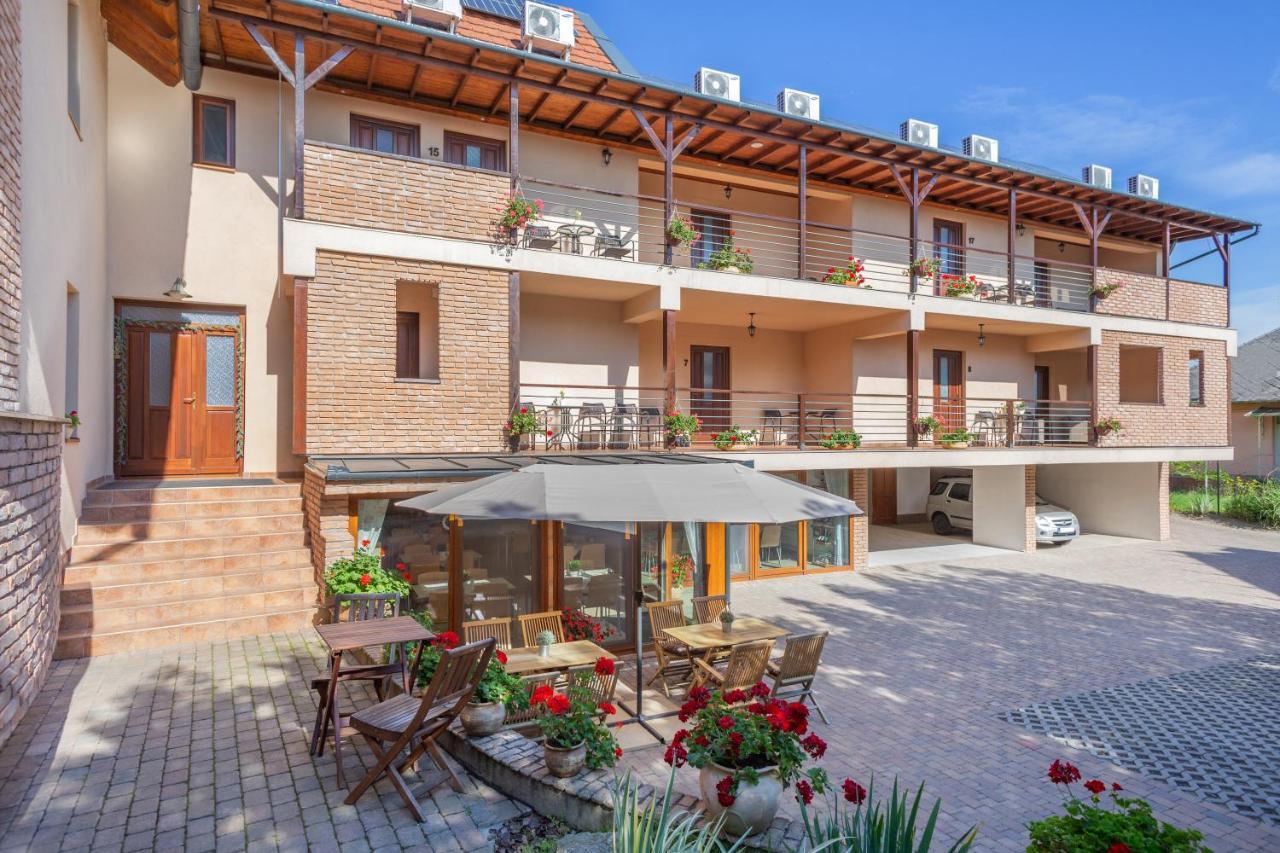 Vegvar Spa Apartman Gyula Exterior foto